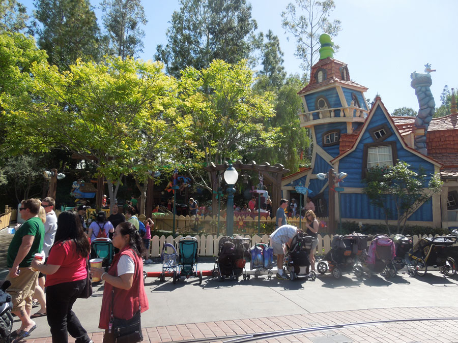 Disneyland Goofy's Playhouse in Toon Town